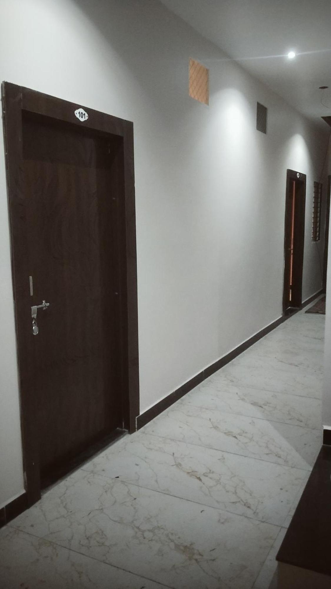 Shivlok Guest House Удджайн Экстерьер фото